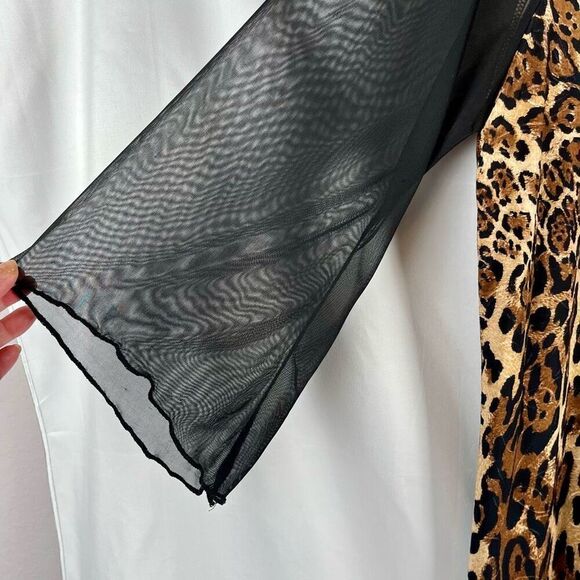 Lavish Animal Print Cheetah Sheer 3/4 Sleeve Blouse 1X - Picture 2 of 11